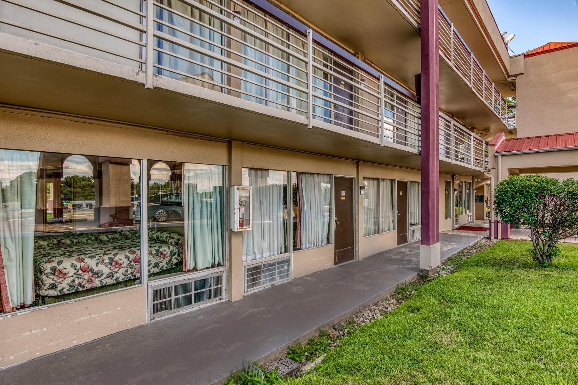 Oyo Hotel Jackson North I-55 Екстериор снимка